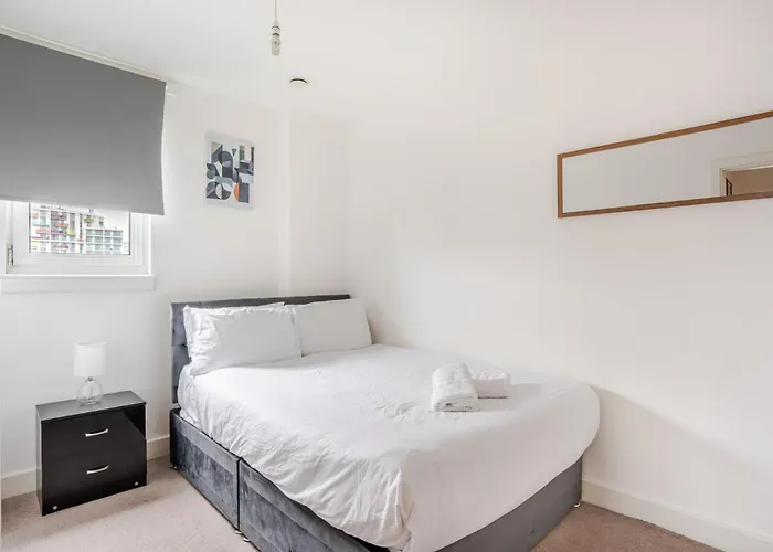 Spacious 2 Bedrooms In Stratford