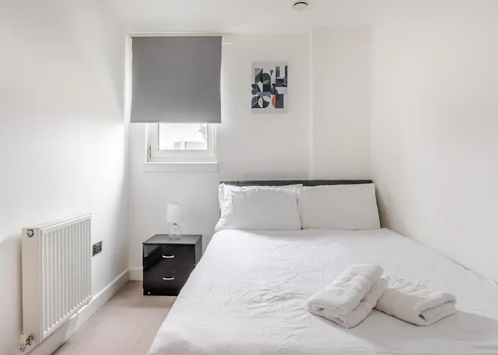 Spacious 2 Bedrooms In Stratford