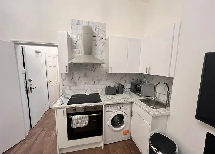 Iconic One Bed Apartment In Chiswick London