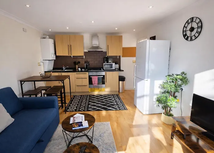 Edgware Road Apartment - Sleep 6