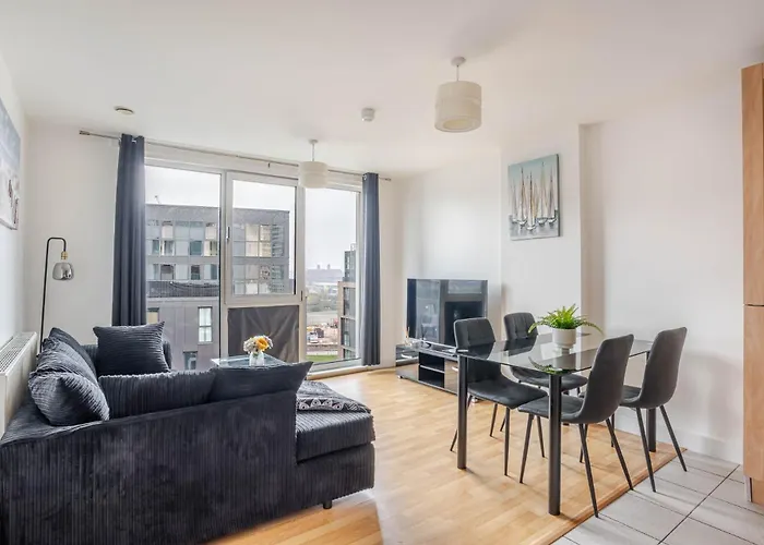 Two Bedrooms Flat In Stratford