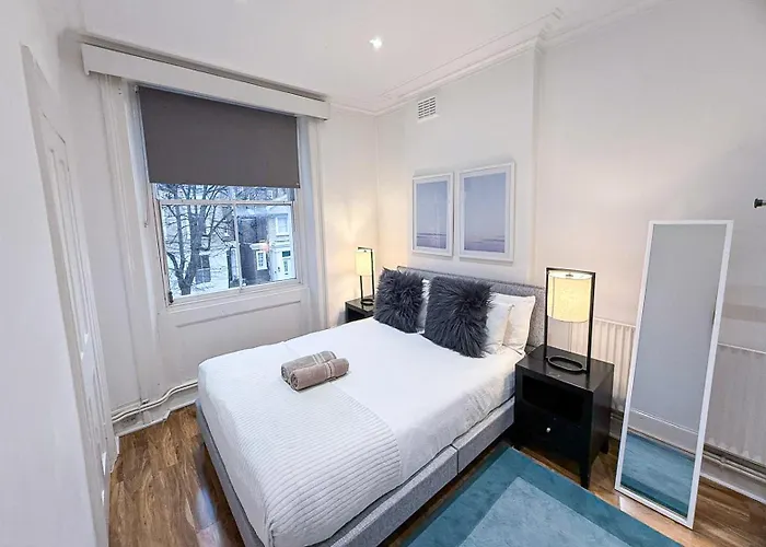 Stylish 2-Bedroom Apartment In Maida Vale Near Little Venice & Paddington By Staylio London