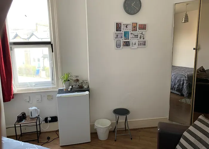 Spacious Rooms - London Zone 2