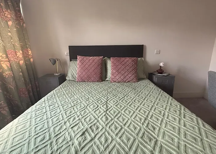 Luxurious Central London N-Suite With Garden Views
