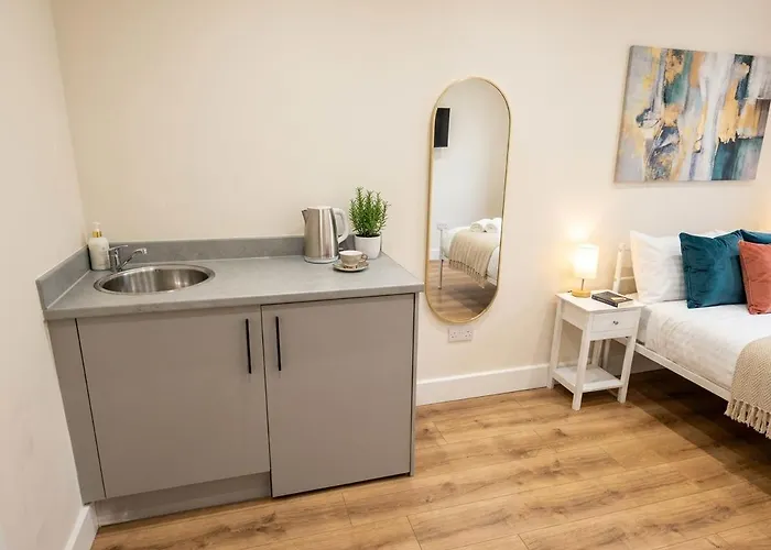 Stylish Acton Studio Fast Central Connection