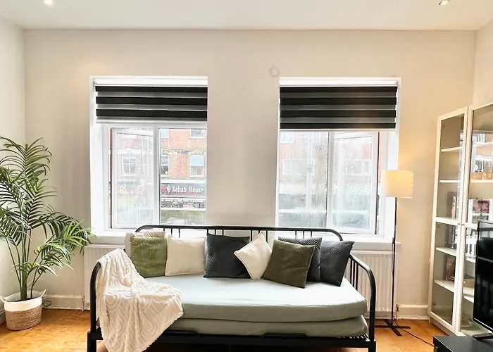Cozy Waterloo Flat Sleeps 4 - 10 Mins To Eye