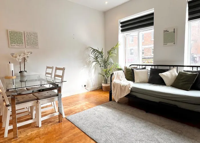 Cozy Waterloo Flat Sleeps 4 - 10 Mins To Eye
