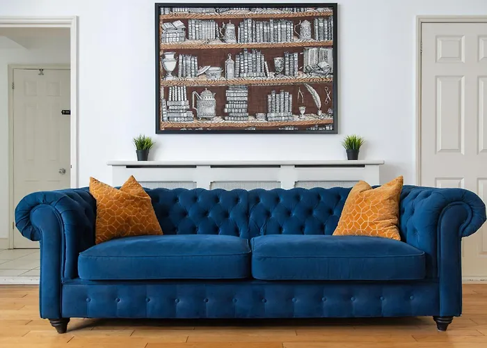 Relaxing And Spacious Kensington Apartment With Patio London