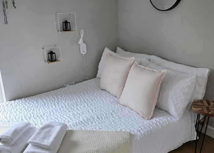 Alross Room Private Bathroom Londra