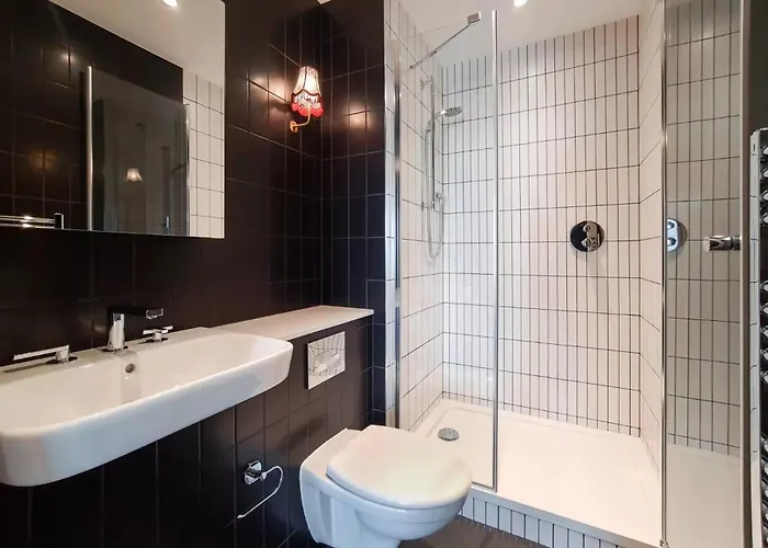 The Robinson At Wembley - Modern And Eclectic