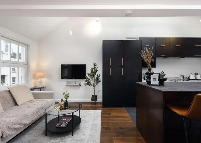 1 Min Walk To Euston Station, Modern Townhouse