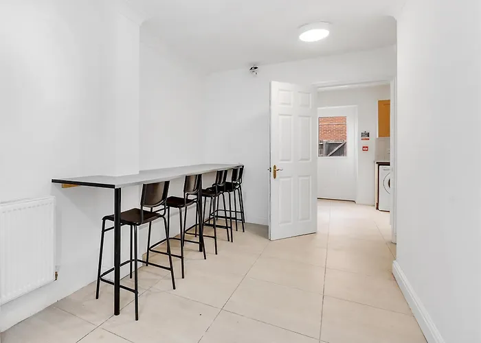 Parkside Studio Retreat, 5 Min From Station, R2