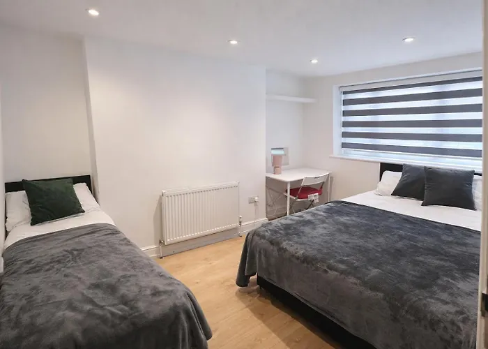 6 Bedrooms Entire House In Central London