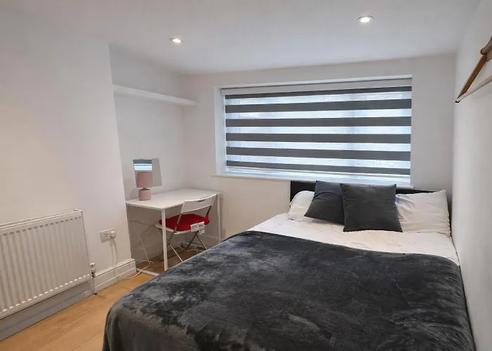 6 Bedrooms Entire House In Central London