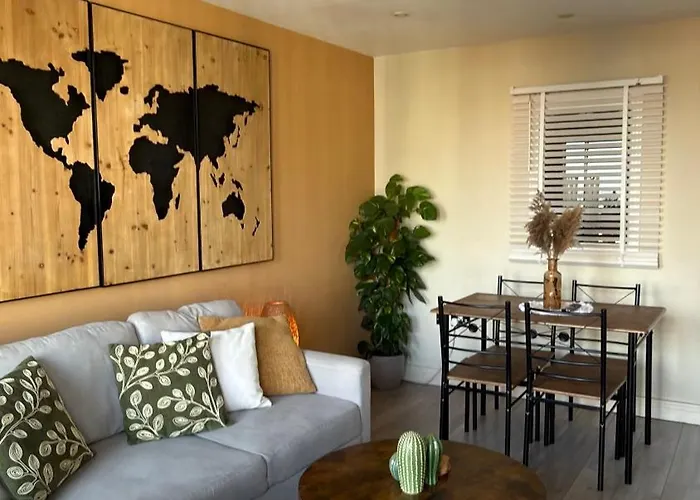 Charming Flat Near Abba Arena
