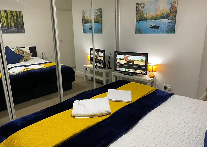 2 Bedrooms Modern Central London Apartment, Full Kitchen, 5 Minutes Tube Station