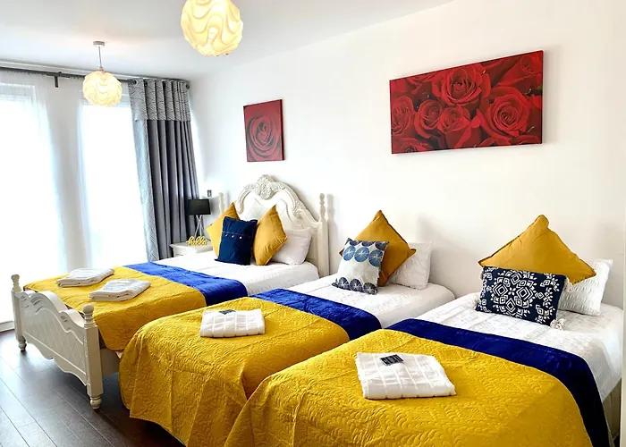 2 Bedroom Apartment In Stratford Olympic Park Near Westfield With Balcony Parking And Velodrome View