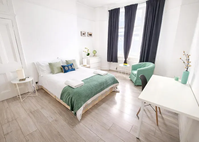 Marble Arch Grand - Sleeps 10
