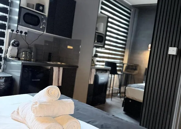 Sizzling London Studio With Jacuzzi & Private Bath