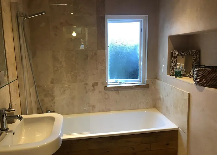 Artistic Spacious Flat In Central Brixton