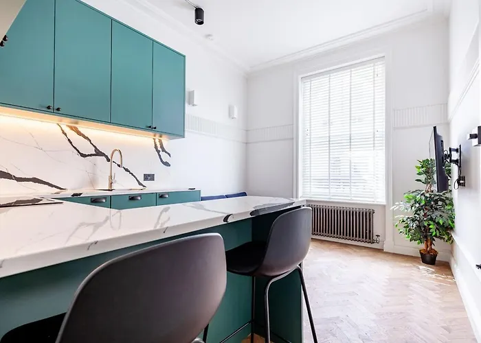 2 Bed Near Victoria Station - 3