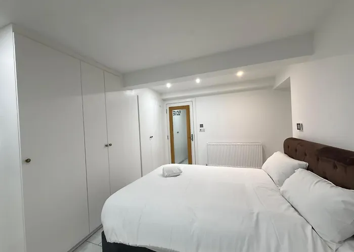 Nice Bell Street 2 Bedroom Flat A