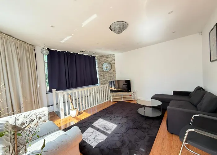 Nice Bell Street 2 Bedroom Flat A