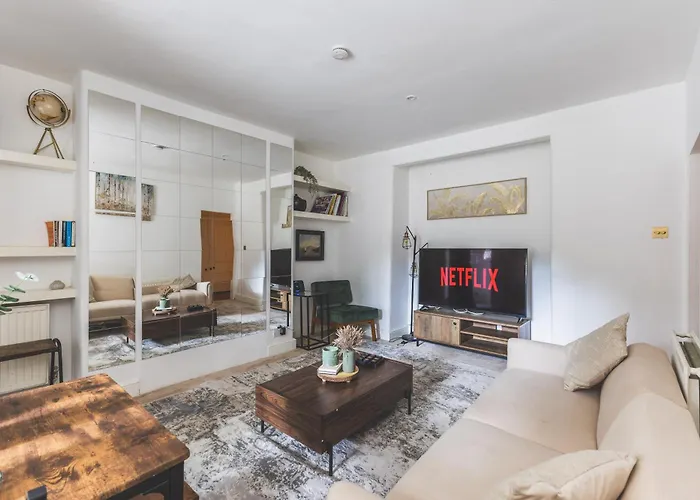 Sleeps 5 Kensington Apt W Garden, 4 Mins To Station!
