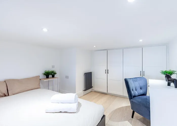 Two Bedroom Apartment Next To Paddington St