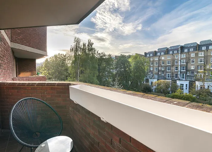 Apt- Balcony-Kensington- 24 7 Security