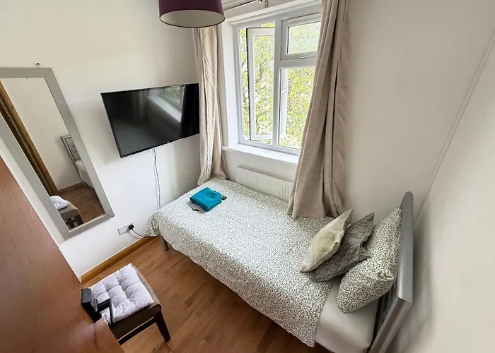 F3 Cosy Single Room