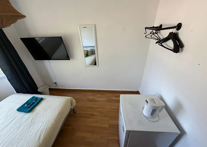 F4 Modern Double Room