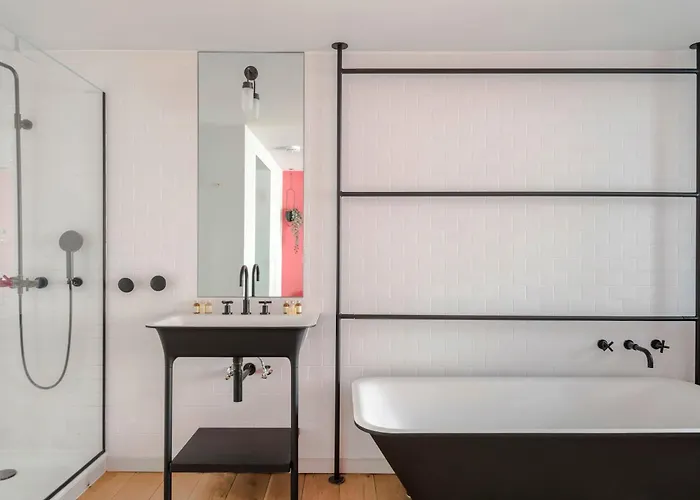 Grand Covent Garden 3-Bed Penthouse With Terrace