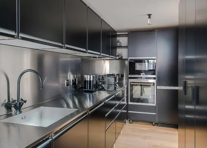 Grand Covent Garden 3-Bed Penthouse With Terrace