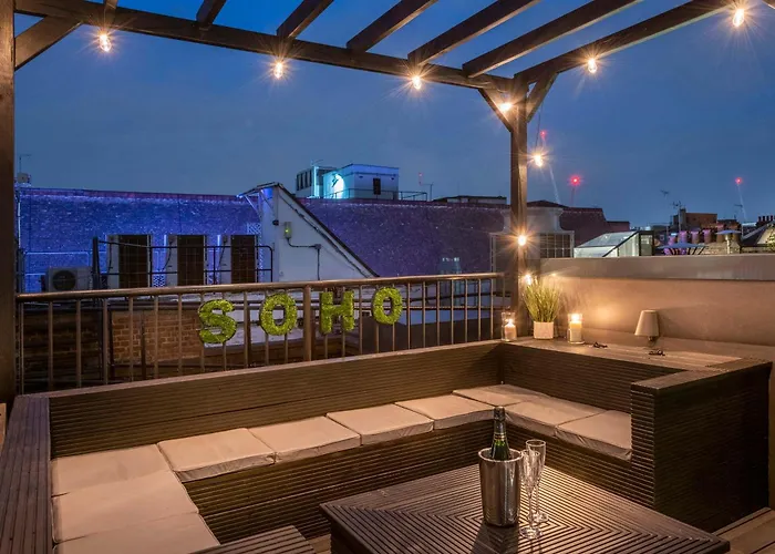 1-Bed Soho Penthouse - Rooftop Terrace - Sleeps 4 London