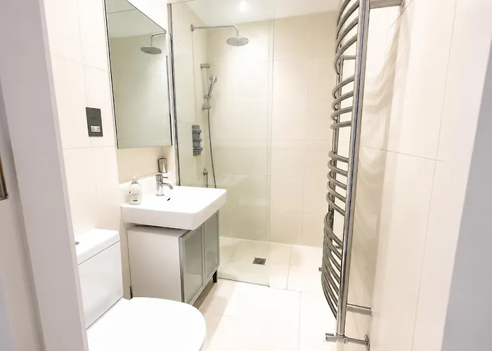 Sunny 2 Bedroom, 2 Bathroom With Rooftop In Central London