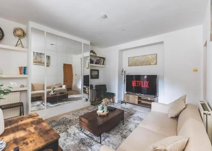 Central London 1-Bed Flat 4 Beds Sleeps 5