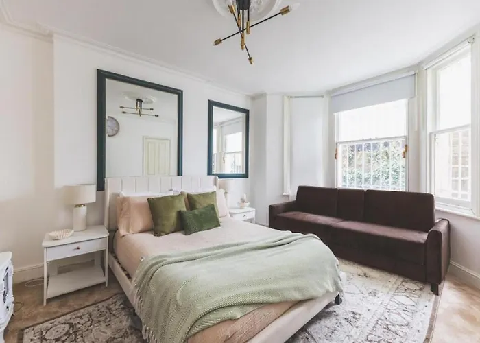 Central London 1-Bed Flat 4 Beds Sleeps 5
