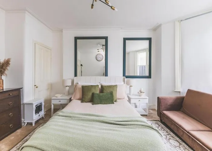 Central London 1-Bed Flat 4 Beds Sleeps 5