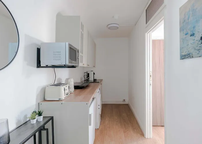 Quiet Mews 1-Bed - Fitzrovia - Sleeps 4