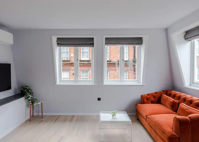 Top-Floor Soho Flat - Ac - Sleeps 4 - Central London