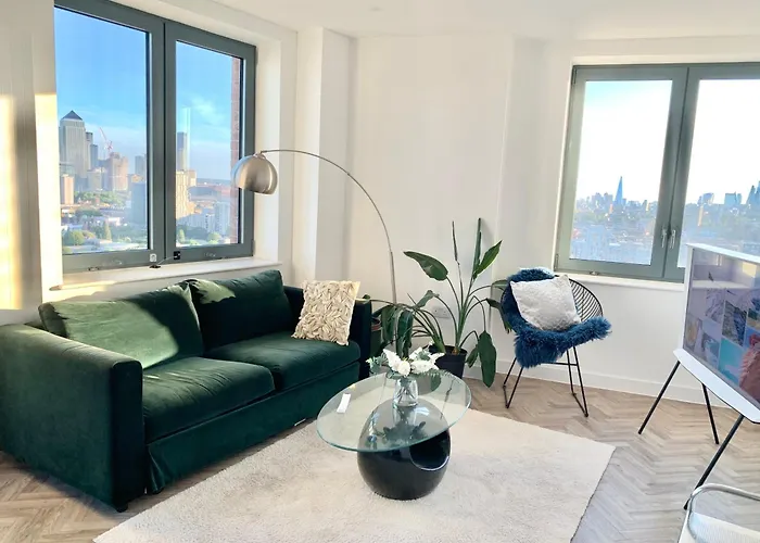 Stunning Property With London City And River Views
