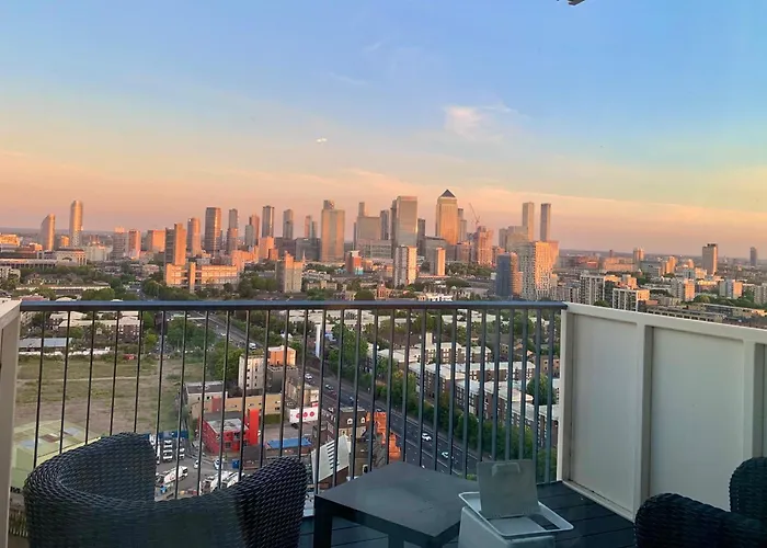 Stunning Property With London City And River Views