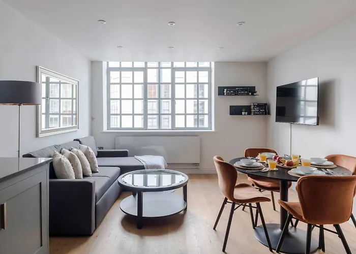 Eyre Suite Six - Farringdon - By Frankie