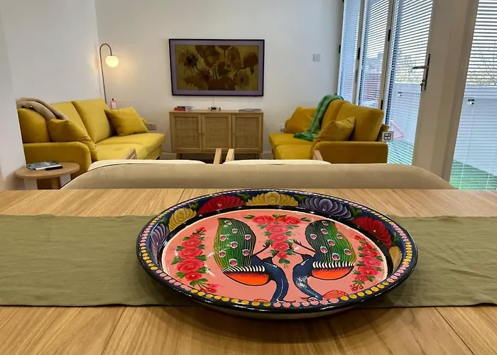 Stylish, Smart & Fun 4 Bed Home