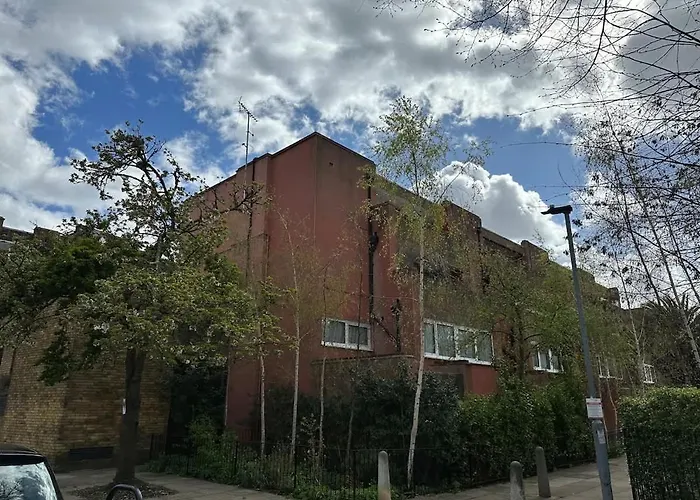 Stylish, Smart & Fun 4 Bed Home
