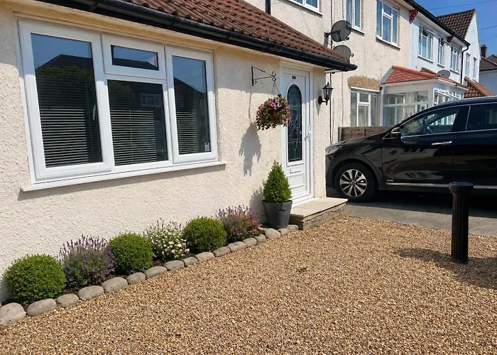 Croydon Apartment With Parking