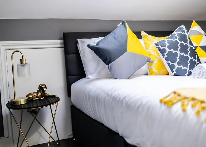Quiet Top-Floor Retreat -Modern Studio For 2 - Islington