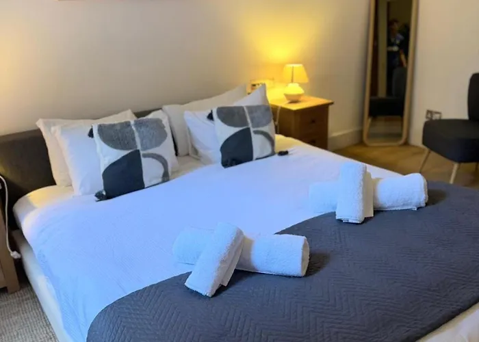 Luxury 2-Bed Kensington - Near Museums & Terrace