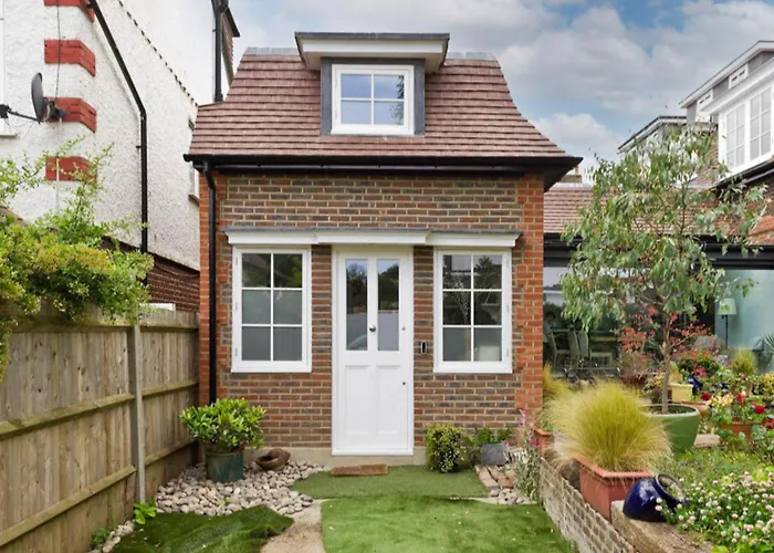 Wimbledon - Apartment - Sleeps 2 -Private Entrance